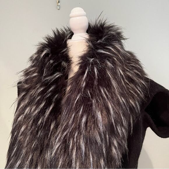 NEW Bebe Faux Fur Statement Collar Oversized Knit Shrug Draped Sweater Black Wh… - Picture 2 of 16
